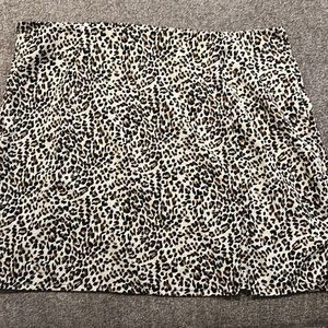 SHEIN 3XL (equates to 2xl) 18 in long animal print skirt with side zipper & slit